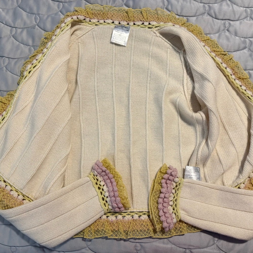 Authentic CHANEL Cream Cashmere Cardigan Sweater Size 38 - Picture 12 of 16